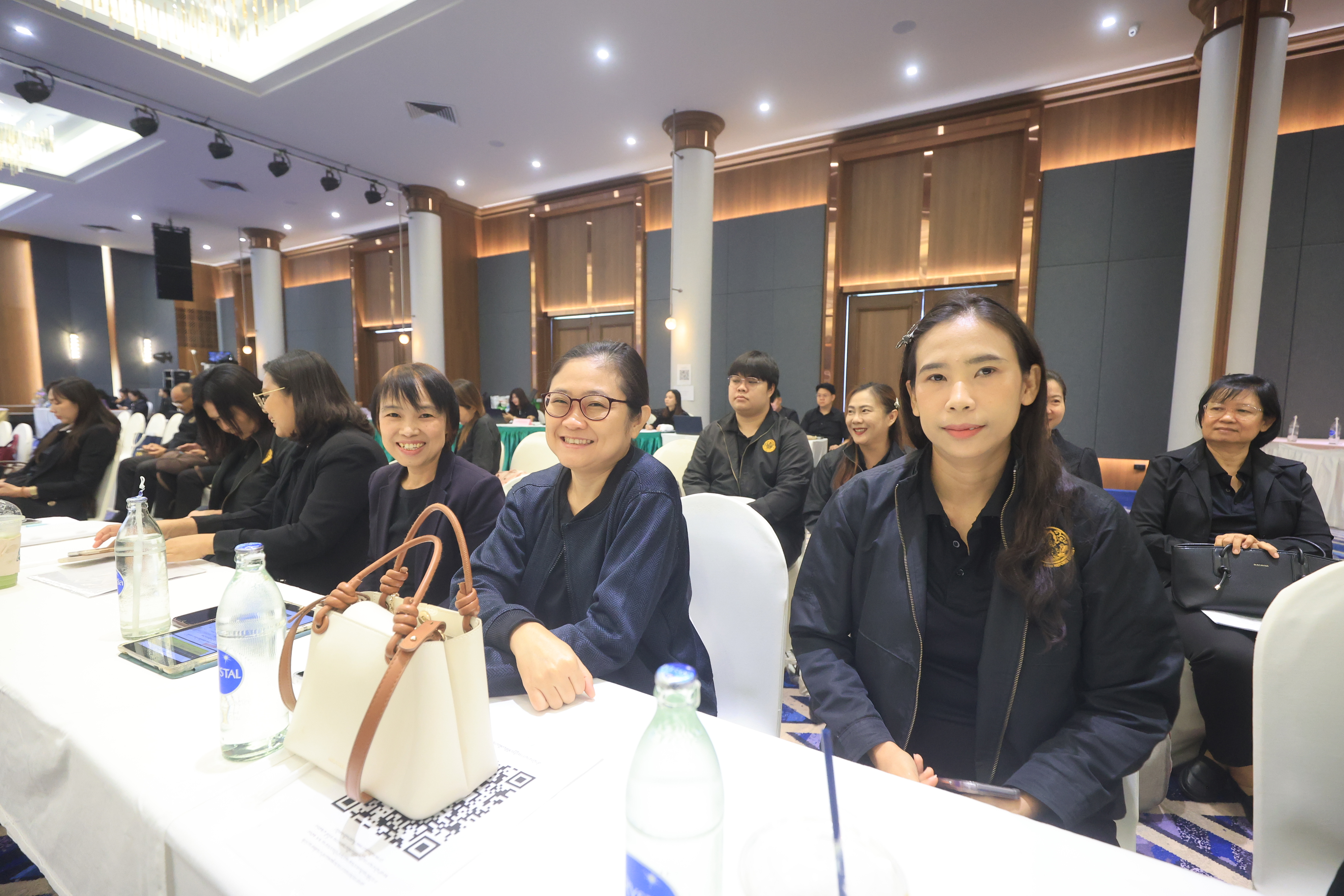 title - เลขาฯ ส.ป.ก. ประชุมเข้ม! 